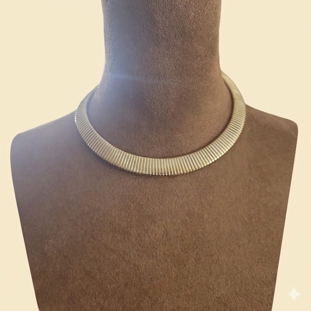 Vintage Trifari 1980s Gold Tone Ribbed Omega Choker Necklace 15-18 inch Mob Wife